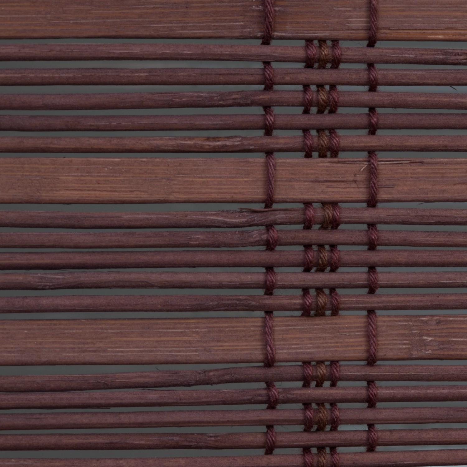 Detailansicht: OBI Bambus-Raffrollo Mataro in Teak, 80x160 cm. Sichtschutz für Fenster.