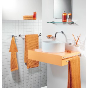 Spirella Atlantic Doppel-Wandhaken Chrom im Badezimmer mit Handtüchern.