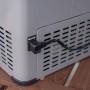 Detailaufnahme AEG Kompressor-Kühlbox KK 30, Grau-Schwarz, mit Stromanschluss.