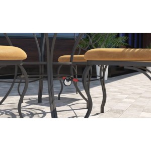 Basi Schlaufenkabel am Gartenmöbel befestigt. Geflochtenes Stahlseil mit Vinylummantelung, 5 Meter lang.