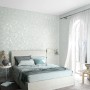 Marburg Vliestapete grau-beige mit geschwungenen Linien im Schlafzimmer.