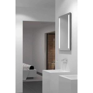 DSK Design LED-Lichtspiegel Silver Dream, 50x70 cm, mit seitlicher LED-Beleuchtung und silbernem Rahmen.