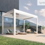 Biohort Pergola 3x3 m in Weiß-Silber, moderne Terrassenüberdachung mit verstellbaren Lamellen.