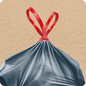 Schwarzer Swirl Profi Schwerlast-Abfallsack, oben mit rotem Zugband fest verschlossen. Praktischer Müllbeutel.