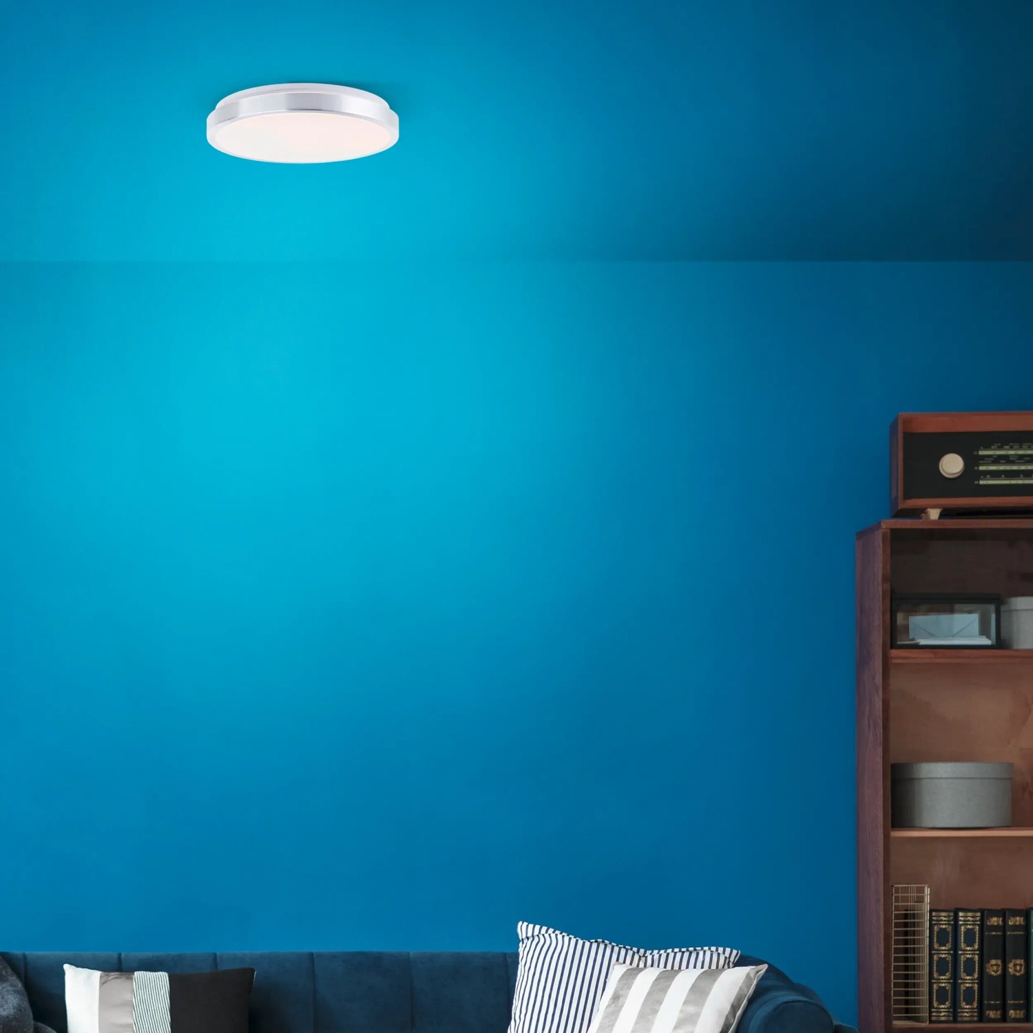 Moderne, runde LED-Deckenleuchte Livius, Aluminium/Weiß, Ø 33 cm für Wohnräume.