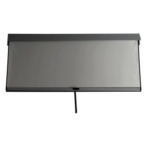 Anthrazitfarbene Seitenwand als Rollo für eine 3x3 m Pergola.