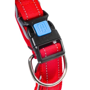 Detailaufnahme: Rotes ArmoredTech Hundehalsband Dog Control mit Sicherheitsverschluss und D-Ring.