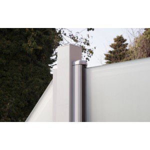 Groja Sichtschutzzaun Ambiente, satiniertes Glas, senkrechte Ausrichtung, Detailansicht Pfosten.