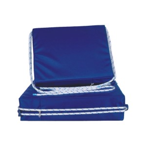 Blaues Fenderkissen von Seilflechter mit abnehmbarem Bezug und Fenderleine.