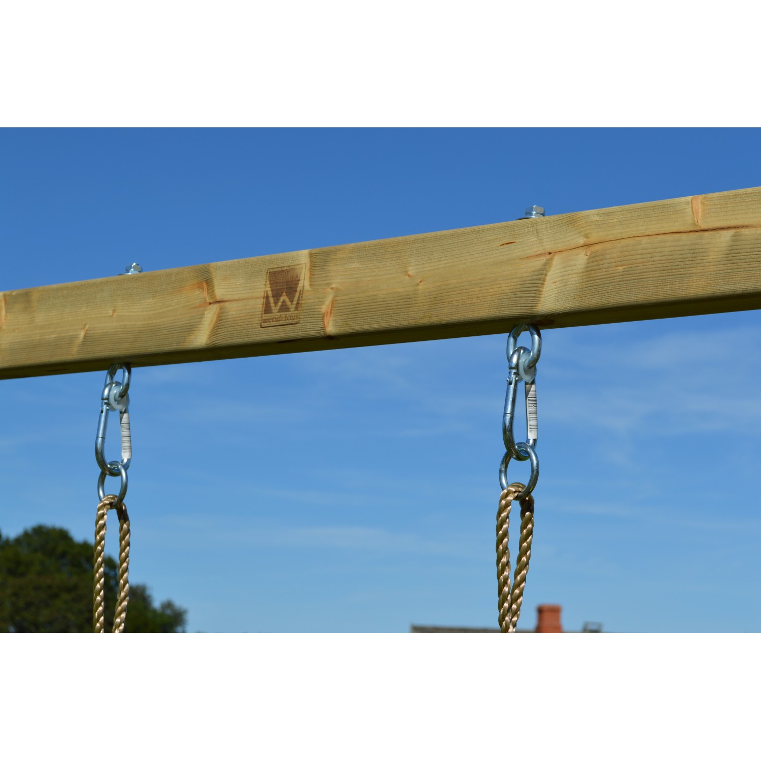 Detailaufnahme Schaukelbefestigung am Wendi Toys Kinderspielturm Flamingo.