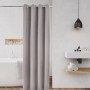 Bomoe Neptun Duschstange mit grauem Duschvorhang im Badezimmer.