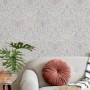 Graue Vliestapete im Landhausstil mit floralem Muster von Marburg, passend zu modernem Interieur.