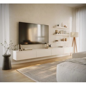 Weißes, 300 cm breites Selsey Bemmi TV-Hängeboard mit vier Klappen, schwebend unter einem Fernseher im Wohnzimmer.