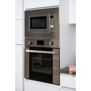 Respekta Einbau-Mikrowelle und Backofen in Edelstahl-Optik, Teil der Premium Küchenzeile.
