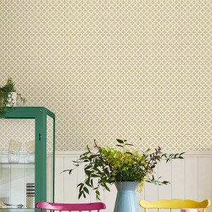 Joules Vliestapete Beckett Star Antique Gold Gelb, geometrisches Muster im Wohnraum.