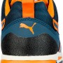 Rückansicht: Puma Safety Crosstwist Low S3 Sicherheitshalbschuh in Blau-Orange, Größe 43.