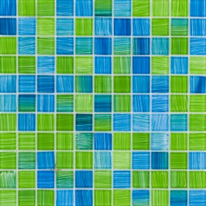 Glasmosaikmatte Simpli Grün-Mix, gestreift, 30x30 cm. Mosaikfliesen in Grün- und Blautönen.