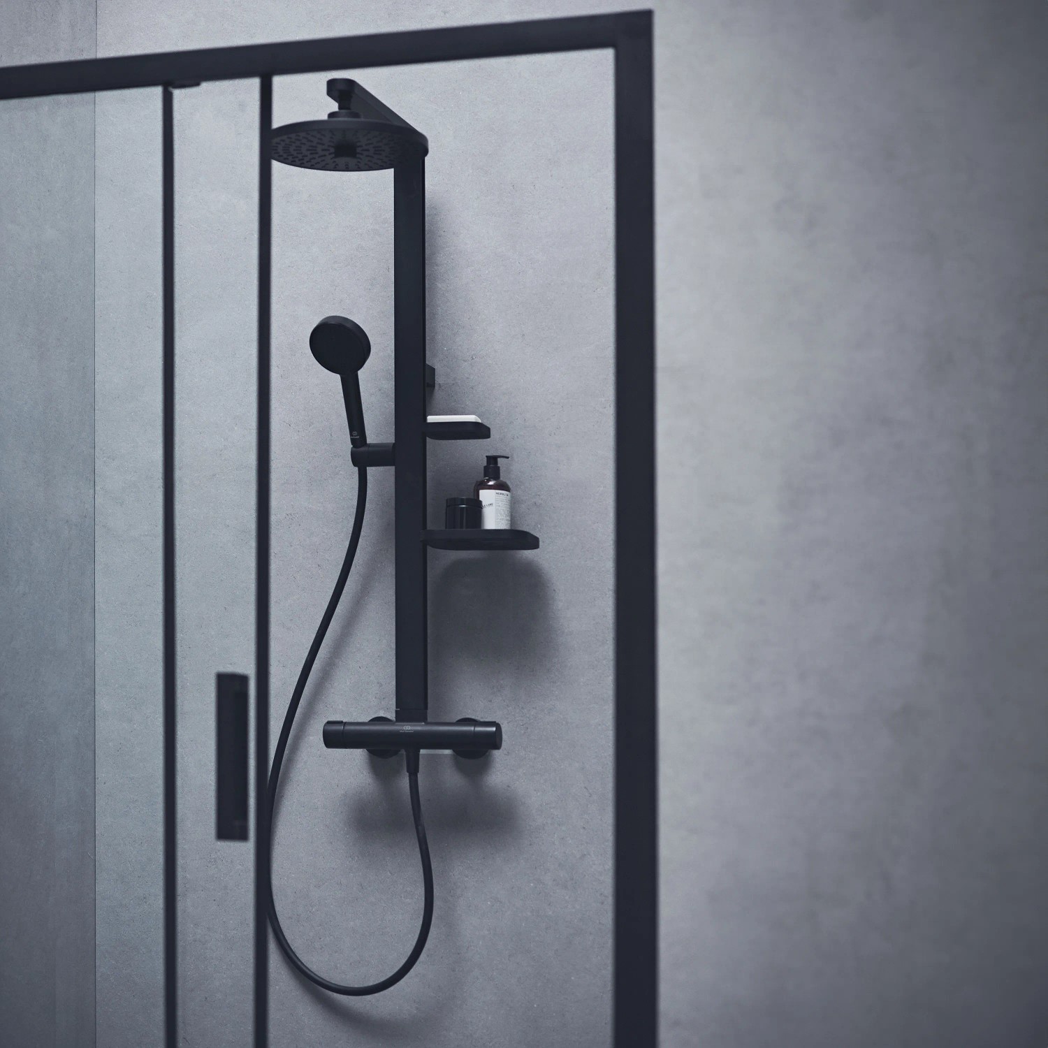 Ideal Standard Duschsäule mit Thermostat, Regen- und Handbrause, Schwarz Matt.