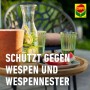 Szene mit Getränken und Früchten auf Tisch, Text "Schützt gegen Wespen und Wespennester".