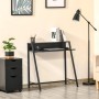 Schwarzer HOMCOM Schreibtisch aus Metall mit Ablagefach und Kabeldurchlass. Kompaktes Design für Büro und Arbeitszimmer.