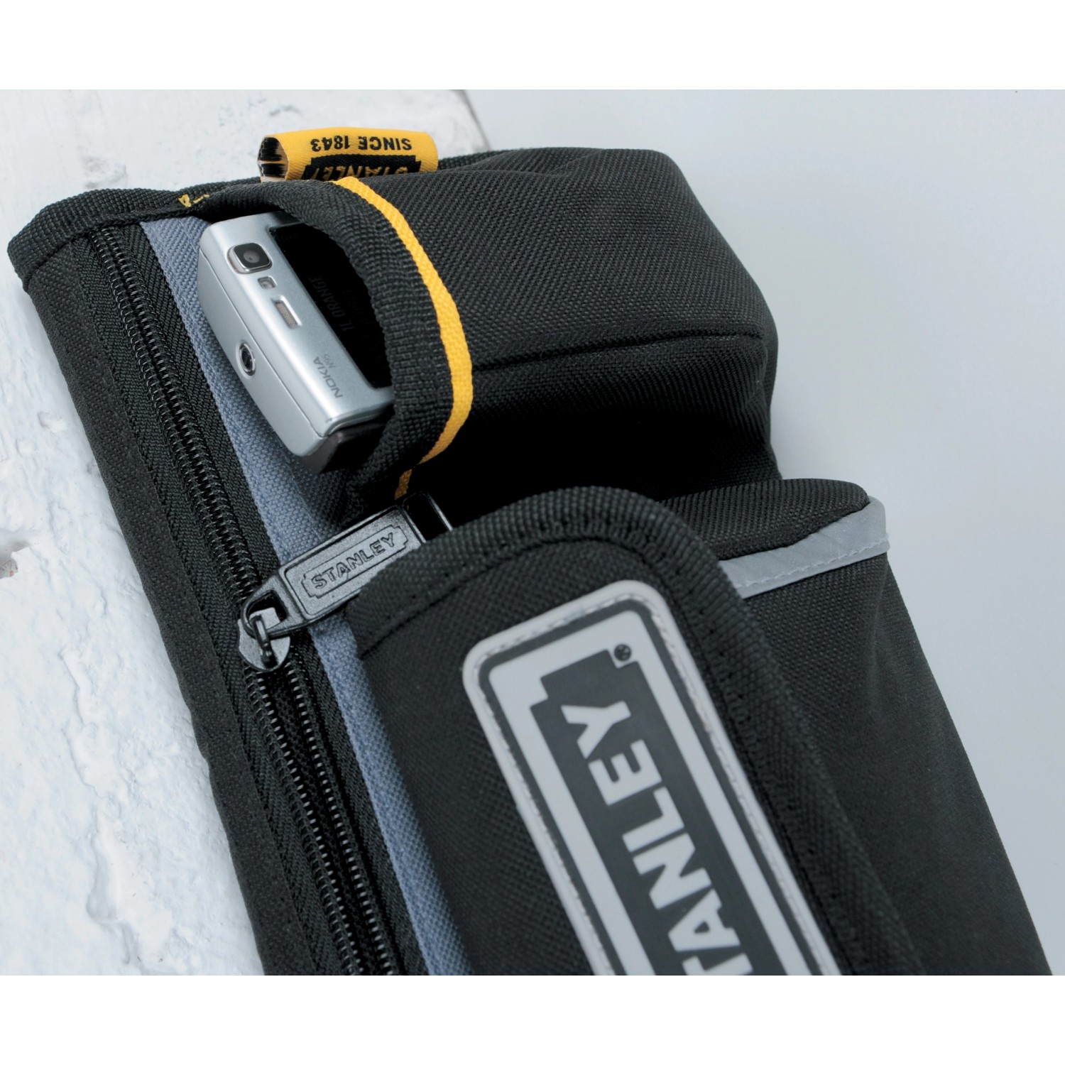 Stanley Gürteltasche Mini 1-96-179, schwarze Arbeitstasche mit Reißverschluss und Handy