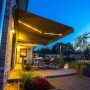 Halbkassettenmarkise SUN LED, 300x200 cm, anthrazit/grau, mit LED-Beleuchtung am Abend.