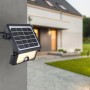 Schwarze Globo Solarleuchte mit Sensor an Hauswand. Außen-Dekoleuchte mit LED und Solarpanel.