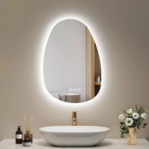 Asymmetrischer Emke LED Badspiegel mit Anti-Beschlag Funktion und dimmbaren Lichtfarben, beleuchtet über einem Waschbecken.