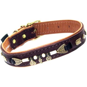 Braunes Heim Hundehalsband Buffalo, 25mm breit, 45cm lang, mit Ziernieten und Anhängern.