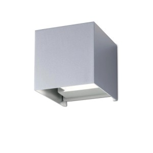 Quadratische LED Außen Wandleuchte aus mattem Aluminium, 10x10 cm. Warmweißes Licht für den Außenbereich.
