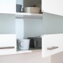 Detailaufnahme: Weißer Oberschrank mit Glaseinsatz aus der Respekta Küchenzeile KB270WWC.