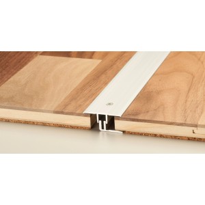 Silbernes, zweiteiliges Übergangsprofil für Laminat und Parkett, verschraubt, 15x34x900 mm.