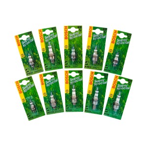 Bosch Zündkerzen, verschiedene Modelle in grünen Verpackungen. Wartung & Autoreparatur.