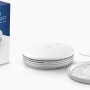 Bosch Smart Home Rauchwarnmelder II mit Verpackung und Zubehör wie Schrauben und Batterie.