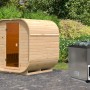 Karibu Fasssauna Quadro 1 mit Ofen (9 kW Bio Extern) aus naturbelassenem Holz.