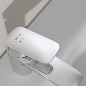 Hansgrohe Logis 70 Waschtischarmatur in Chrom mit CoolStart und Ablaufgarnitur.