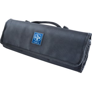 Graue LUX Rolltasche für Werkzeug mit 26 Fächern, zusammengerollt und mit Tragegriff.