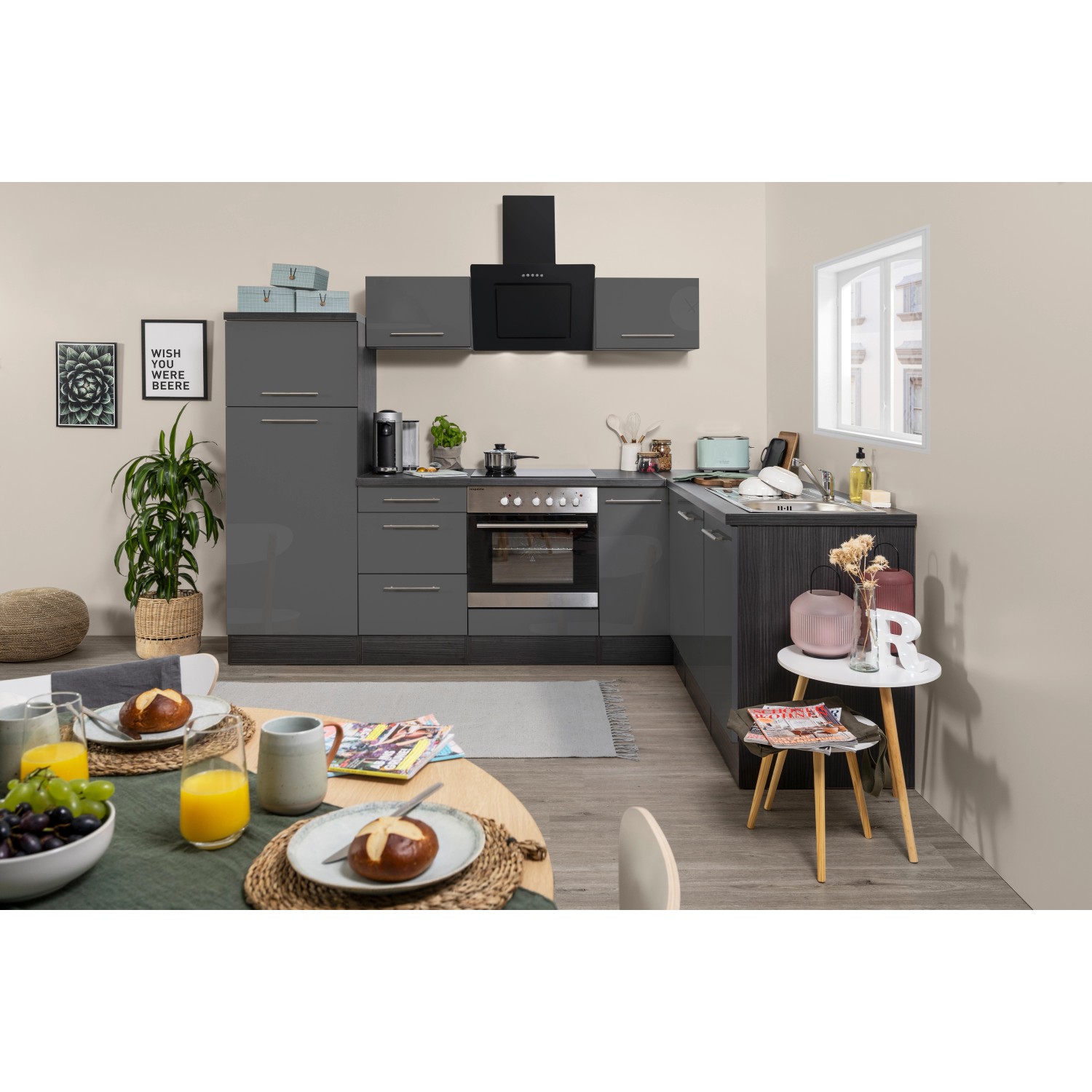 Respekta Premium Winkelküche in Grau Hochglanz und Eiche Grau mit E-Geräten.