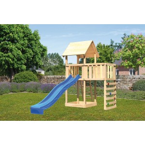Karibu Spielturm Lotti mit blauer Rutsche, Kletterwand und Anbauplattform im Garten.