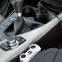 OBI Doppelsteckdose mit USB im Auto-Innenraum, silberfarben. Autoelektrik Zubehör für Zigarettenanzünder.
