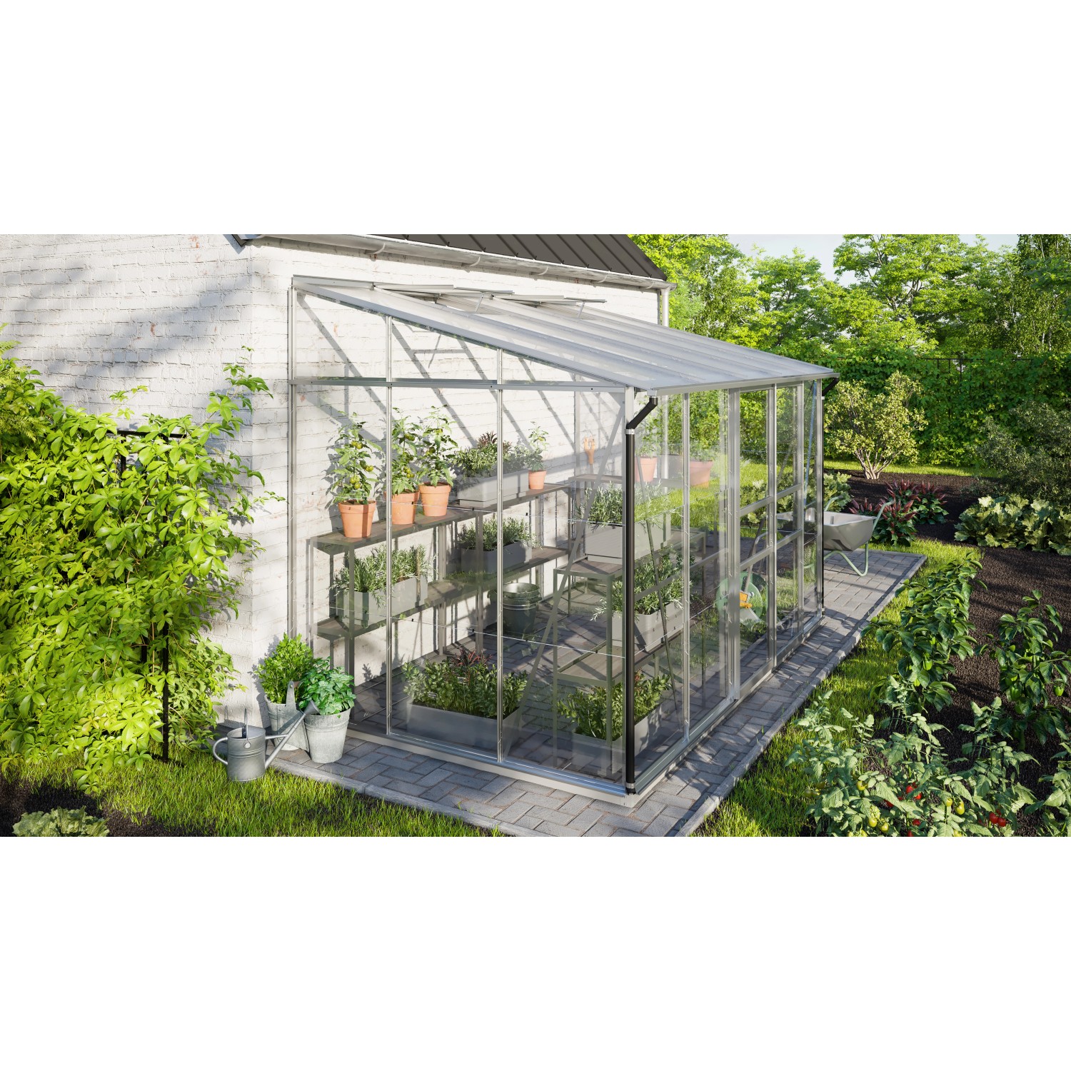 Vitavia Anlehn-Gewächshaus Ida 6500 mit Aluminiumrahmen, Glas und Pflanzenregalen an Hauswand.