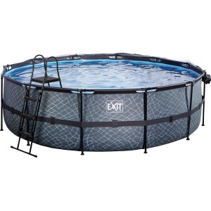 Grauer EXIT Stone Pool ø 488 cm mit Leiter, Sandfilterpumpe und Abdeckung.