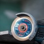 Bosch Expert Diamanttrennscheibe Hard Keramik, 76mm im Einsatz am Winkelschleifer.