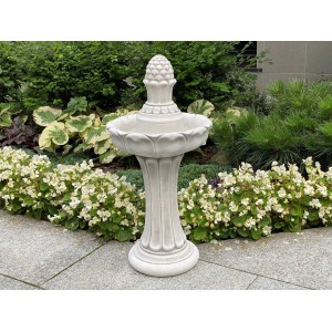 Orbis Brunnen aus Beton, 71 cm hoch, für die Gartendekoration.