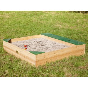 Quadratischer Axi Sandkasten Amy aus Holz mit grünen Akzenten und Stauraum, 115x115 cm.