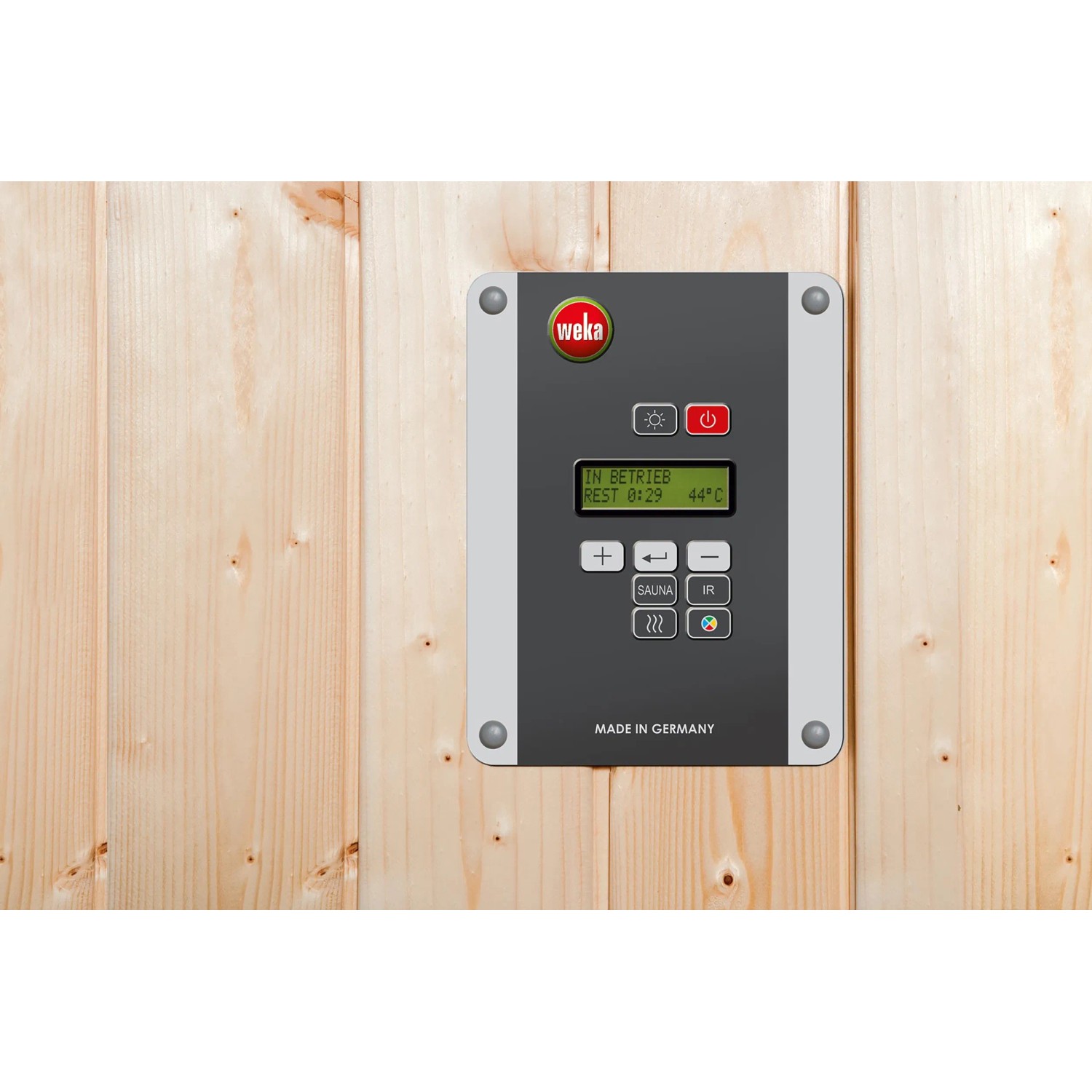 Detailaufnahme der Systemsteuerung der Weka Massivholzsauna Bergen mit digitalem Display.