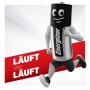 Energizer AA Batterie als Comicfigur beim Laufen, langlebige Alkaline Batterien.