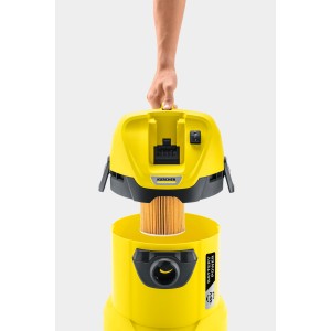 Gelber Kärcher Akku-Mehrzwecksauger WD 3 Battery mit abgenommenem Oberteil und Filter.