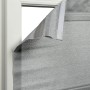 Graues Gardinia Easyfix Raffrollo magnetisch am Fenster befestigt.