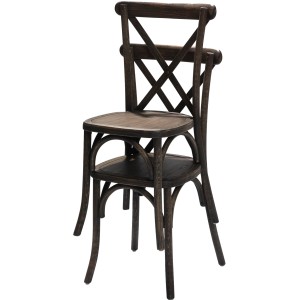 Stapelbare VEBA Crossback Gartenstühle aus dunklem Massivholz, ideal für Hochzeiten.